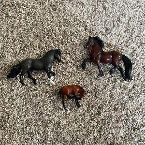 Breyer Surprise Foal Set